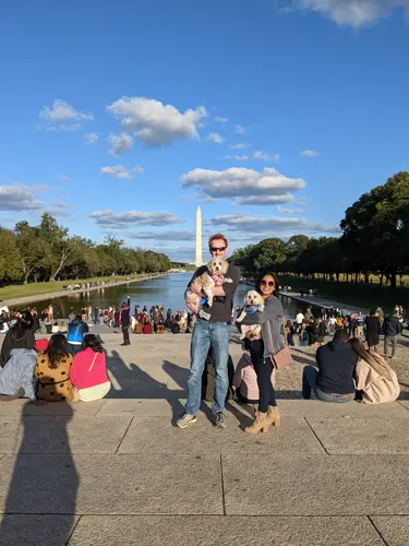 Minerva, Samuel, Toby and Lily stand in front of the Washington Monument.